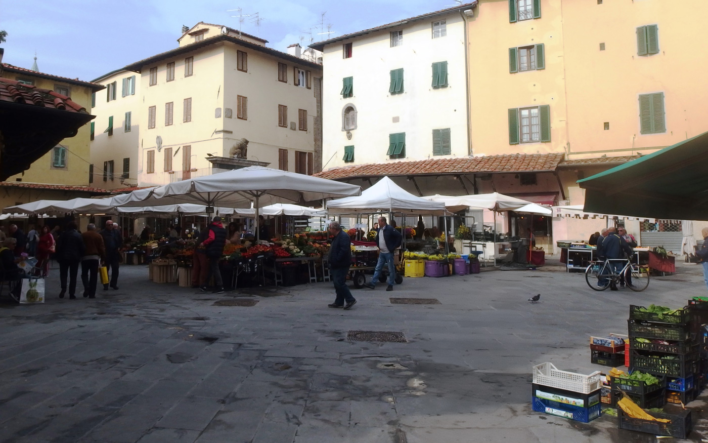 market piazza della sala pistoia