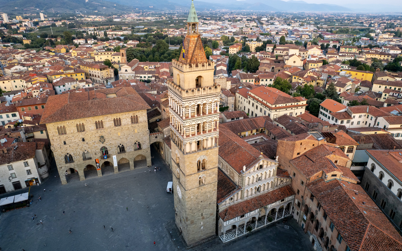 Market in Piazza Duomo Pistoia